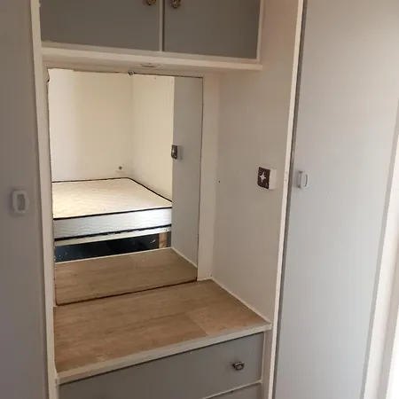 Mobil Avec Piscine Sur Terrain Prive De 1500 M2 Kamp alanı